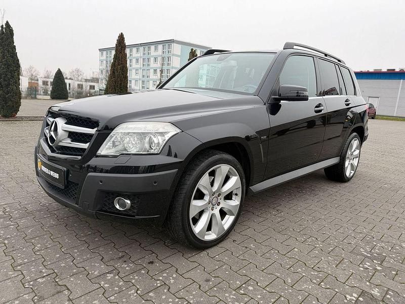 Obsidianschwarz Gebraucht 2009 Mercedes GLK320 SUV | 11.490 € (Fairer Preis) - Bild 1/4