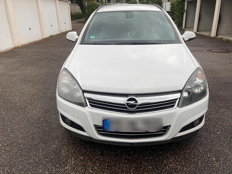 Weiß Gebraucht 2010 Opel Astra Kombi | 1.290 € (Superpreis) - Bild 1/4