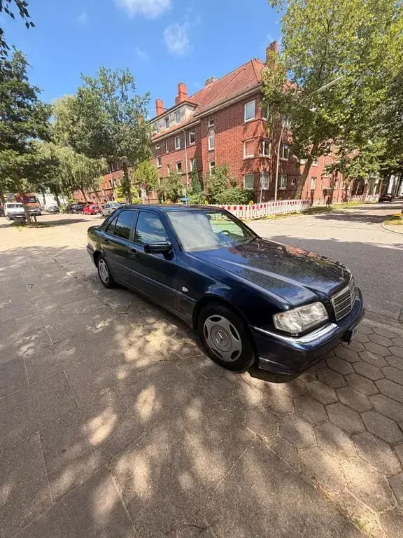 Gebraucht Mercedes C180 Classic 122 PS (89 kW) 1998 Blau Limousine