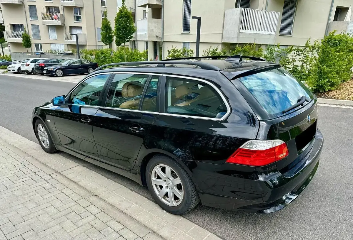 Gebraucht BMW 525 197 PS (144 kW) 2009 Schwarz Kombi