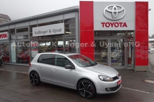 Silber metallic Gebraucht 2012 VW Golf VII Match Limousine | 12.980 € (Teuer) - Bild 1/4
