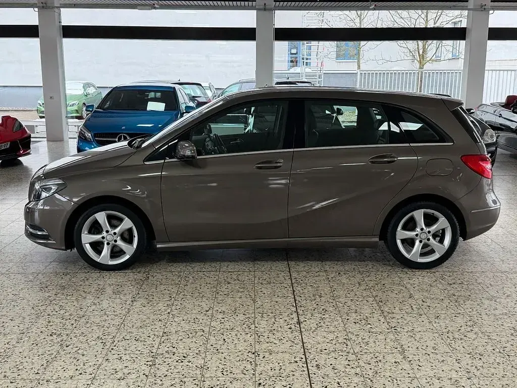 Gebraucht Mercedes B200 Sport 156 PS (114 kW) 2012 Grau Kleinwagen
