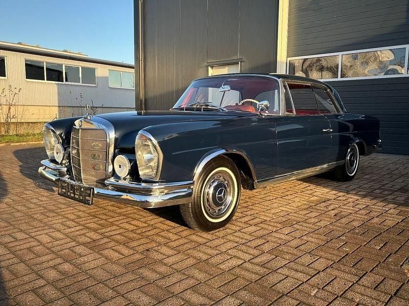 Blau Gebraucht 1961 Mercedes 220 Coupé | 36.900 € - Bild 1/4