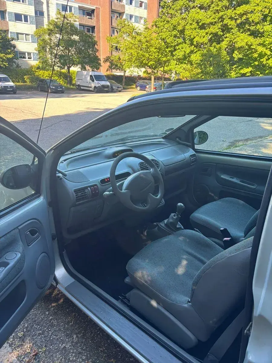 Używany Renault Twingo Authentique 58 KM (42 kW) 2003 Srebrny Hatchback