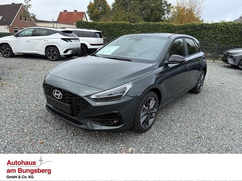 Neu Hyundai i30 Advantage 101 PS (74 kW) 2025 Grün Limousine