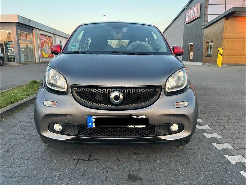 Grau Gebraucht 2016 Smart ForFour Passion Kleinwagen | 7.600 € (Fairer Preis) - Bild 1/4