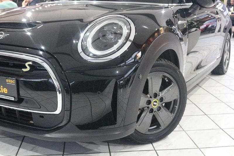Gebraucht Mini Cooper S 135 kW (184 PS) 2022 Midnight black metallic Kleinwagen
