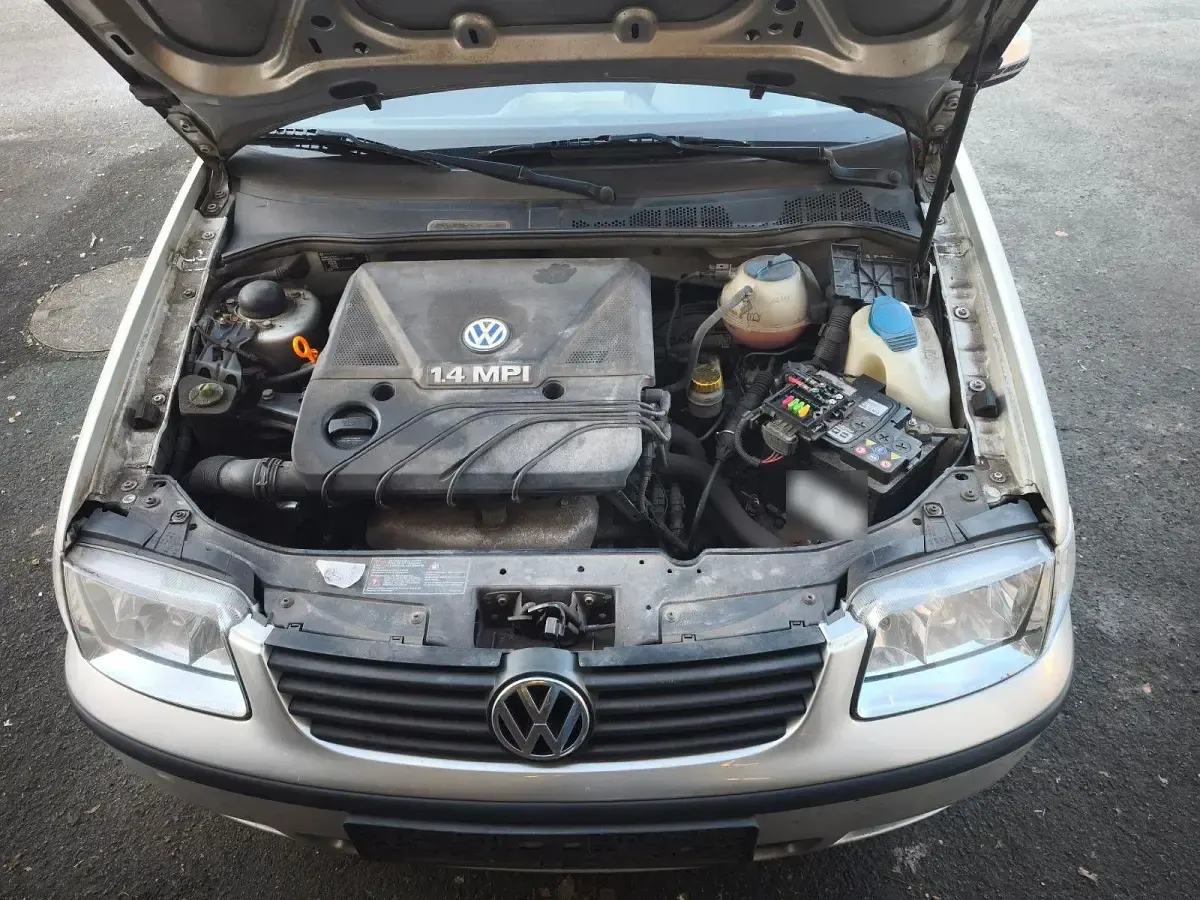 Gebraucht VW Polo Basis 50 PS (36 kW) 2000 Silber Limousine