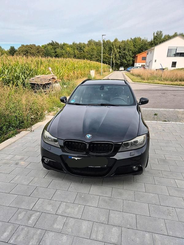 Schwarz Gebraucht 2011 BMW 318 M Performance Kombi | 5.999 € (Fairer Preis) - Bild 1/4