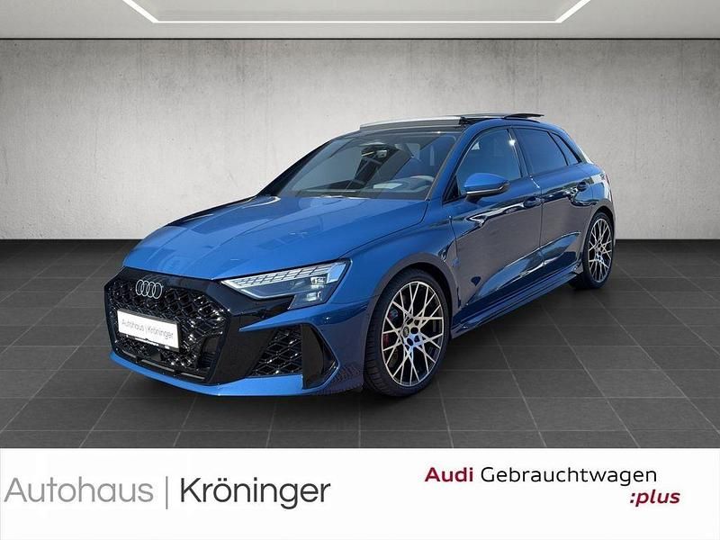 Ascariblau metallic Neu 2025 Audi RS3 Sport Limousine | 71.990 € - Bild 1/4