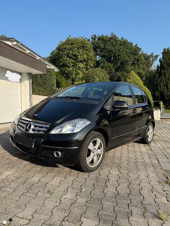 Schwarz Gebraucht 2011 Mercedes A160 Van / Kleinbus | 3.600 € (Fairer Preis) - Bild 1/4