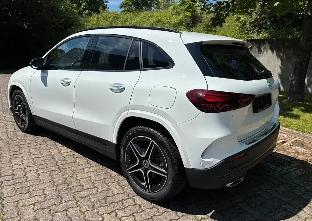 Gebraucht Mercedes GLA180 AMG 136 PS (100 kW) 2024 Weiß SUV