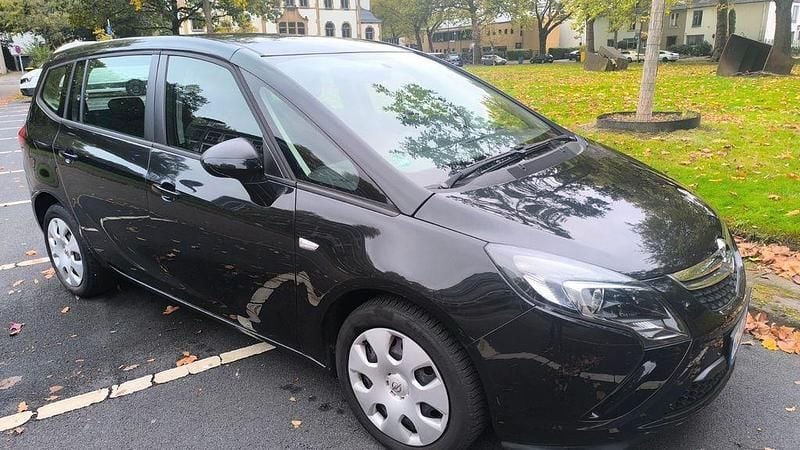 Schwarz Gebraucht 2016 Opel Zafira Tourer Selection Van / Kleinbus | 8.500 € (Superpreis) - Bild 1/4
