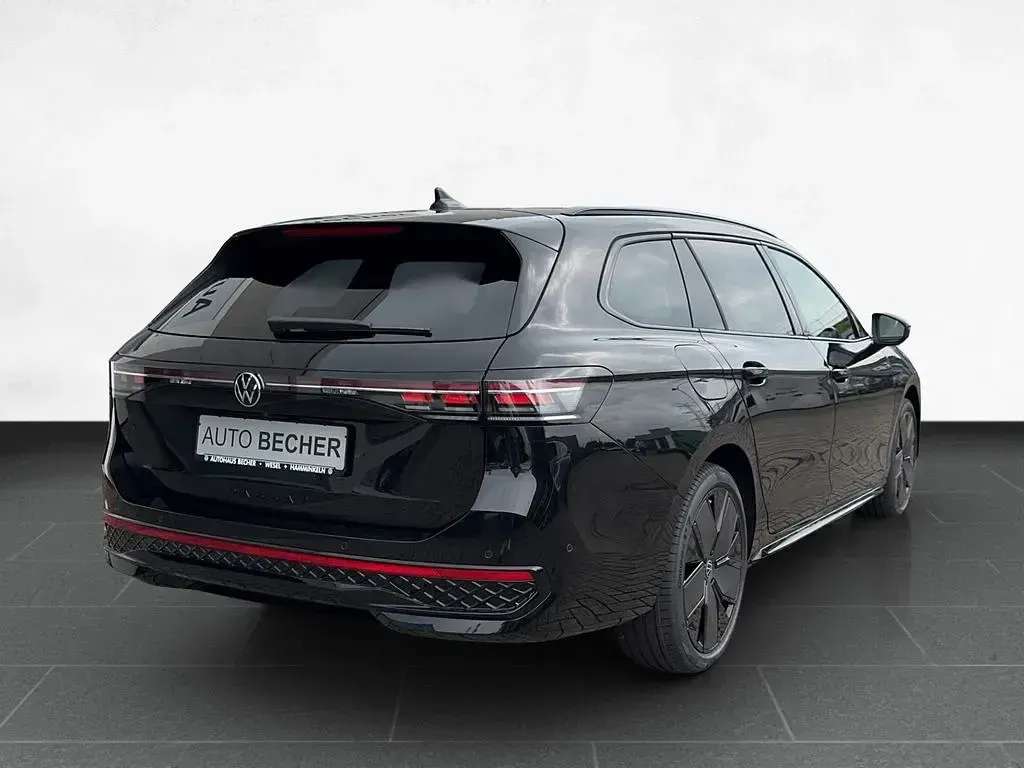 Gebraucht VW Passat R-line 272 PS (200 kW) 2024 Grenadillschwarz metallic Kombi
