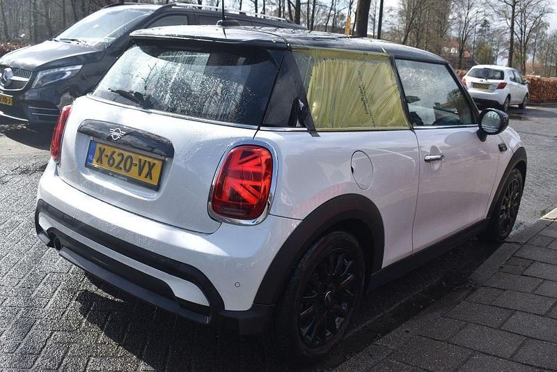 Gebraucht Mini Cooper 136 PS (100 kW) 2024 Weiß Kleinwagen