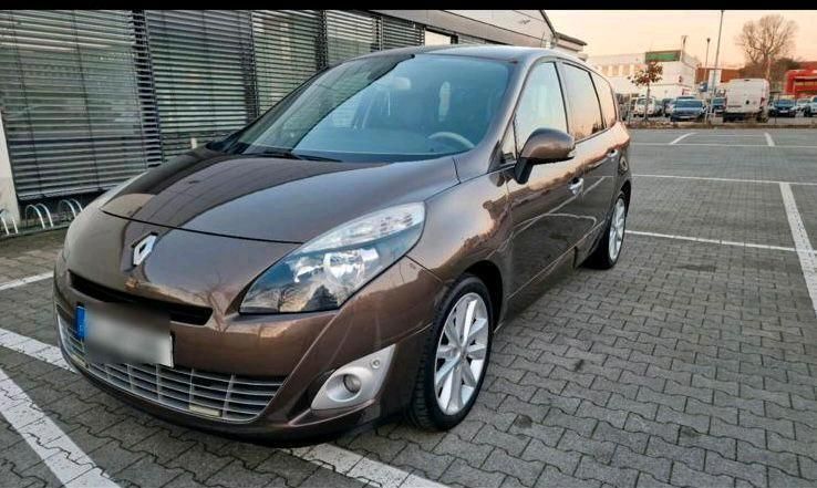 Braun Gebraucht 2010 Renault Grand Scénic III Van / Kleinbus | 5.999 € (Fairer Preis) - Bild 1/4