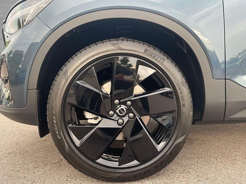 Neu Volvo XC40 Plus 163 PS (119 kW) 2025 Denim blue SUV