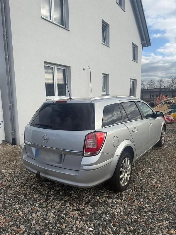 Gebraucht Opel Astra 110 PS (80 kW) 2010 Grau Kombi