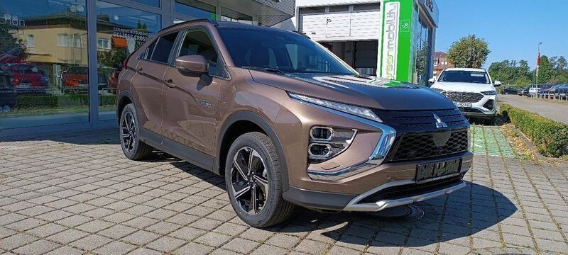 Gebraucht Mitsubishi Eclipse Cross Plus 188 PS (138 kW) 2024 Braun SUV
