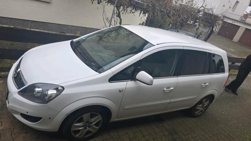 Weiß Gebraucht 2011 Opel Zafira Van / Kleinbus | 1.300 € (Superpreis) - Bild 1/4