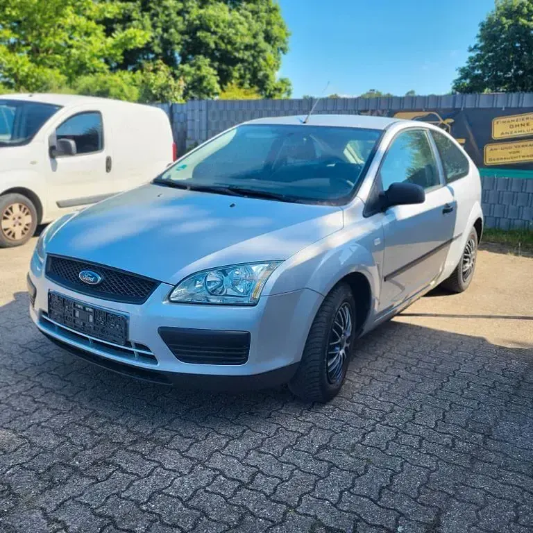 Gebraucht Ford Focus Trend 80 PS (58 kW) 2006 Silber
