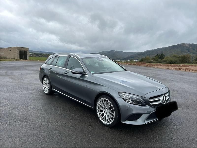 Grau Gebraucht 2019 Mercedes C300 Kombi | 26.500 € (Superpreis) - Bild 1/4