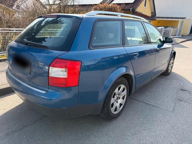 Gebraucht Audi A4 131 PS (96 kW) 2002 Blau Kombi