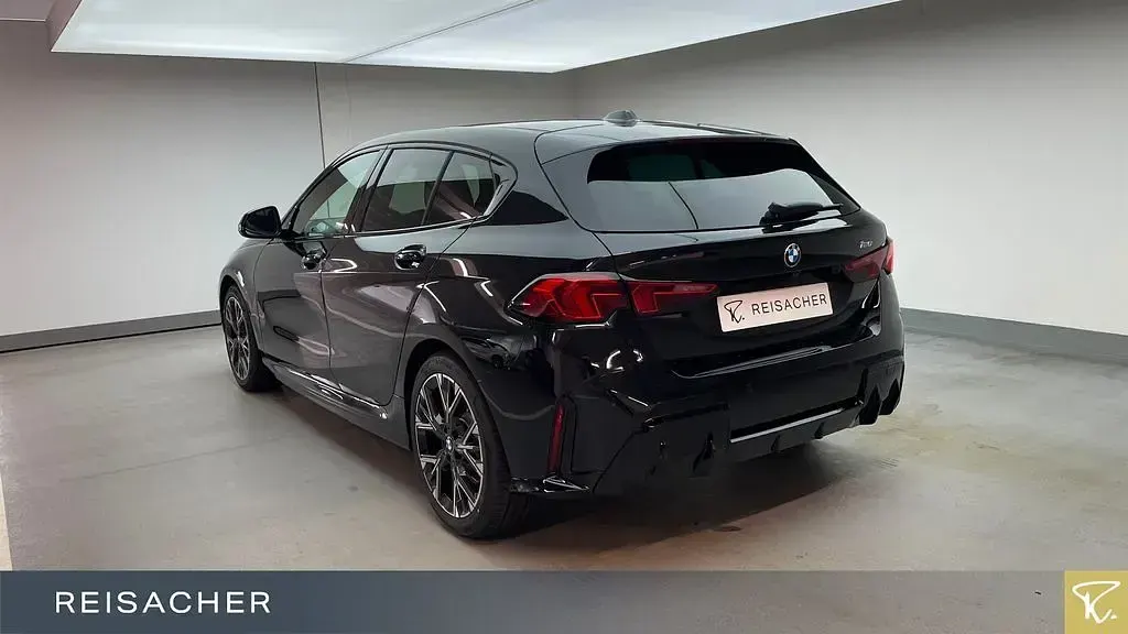 Neu BMW 120 Performance 170 PS (125 kW) 2026 Schwarz Kleinwagen