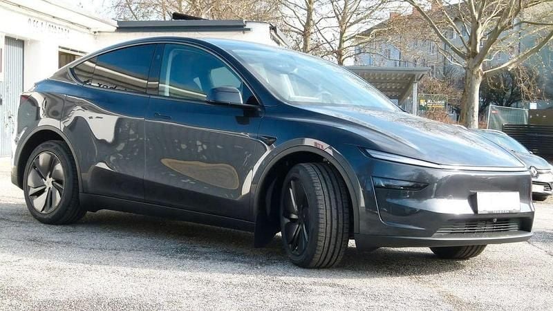 Neu Tesla Model Y Performance 378 kW (514 PS) 2026 Schwarz SUV