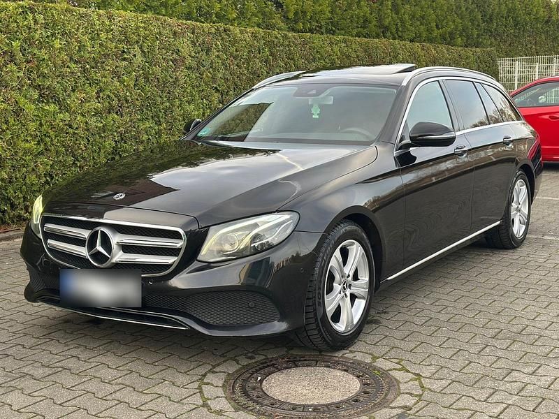 Gebraucht Mercedes E220 194 PS (142 kW) 2017 Schwarz Kombi