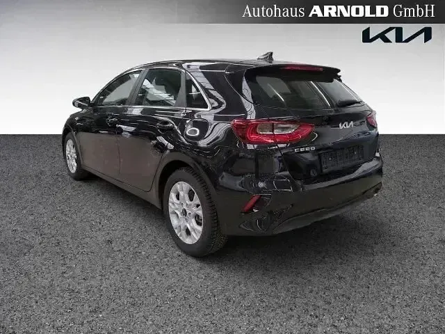 Usado Kia Ceed Vision 140 CV (102 kW) 2025 Negro Utilitario