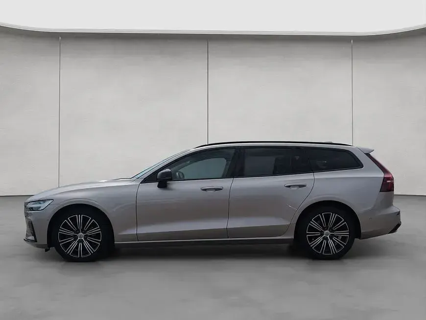 Second-hand Volvo V60 Plus 197 CP (144 kW) 2025 Argintiu Break
