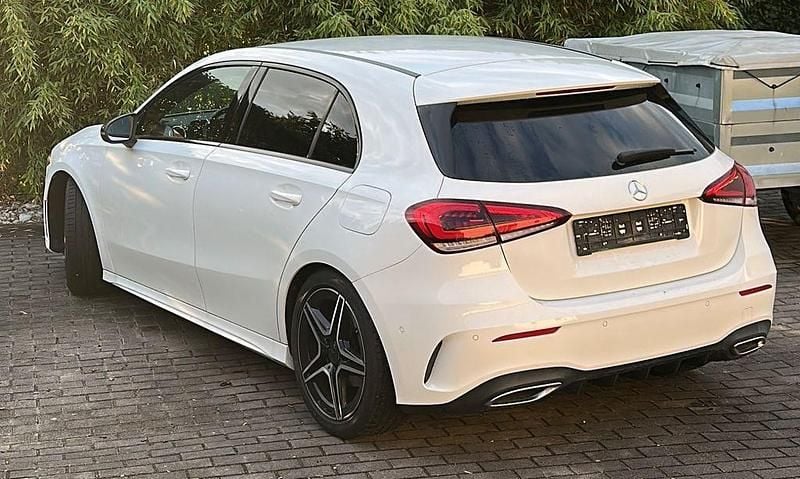Gebraucht Mercedes A180 AMG line 136 PS (100 kW) 2019 Weiß Limousine