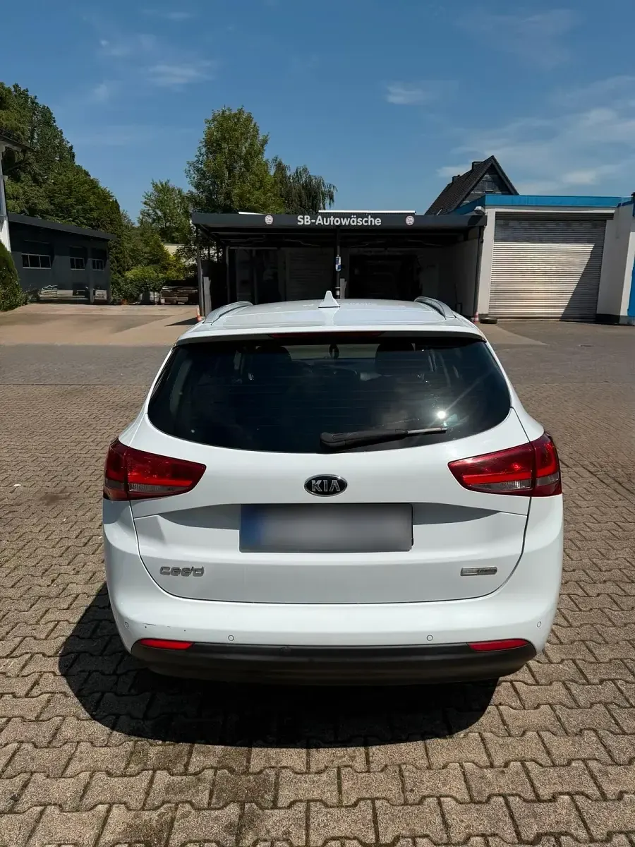 Gebraucht Kia Ceed 136 PS (100 kW) 2018 Weiß Kleinwagen