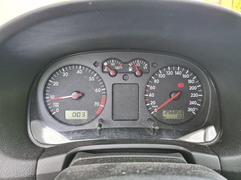 Weiß Gebraucht 2000 VW Golf IV Kleinwagen | 250 € (Superpreis) - Bild 1/4