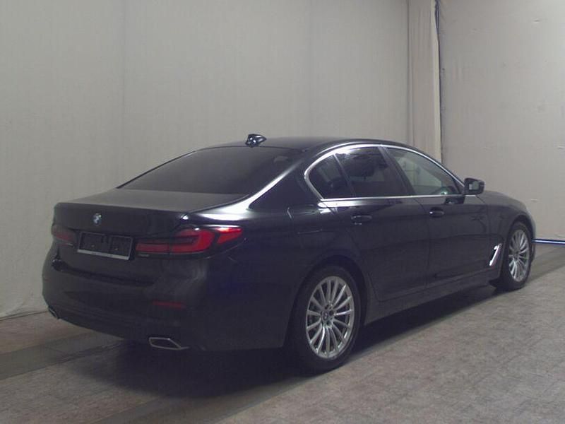 Gebraucht BMW 520 Performance 190 PS (139 kW) 2022 Schwarz metallic Limousine