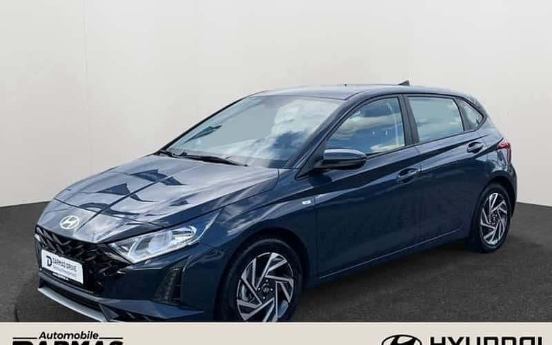 Grau Gebraucht 2024 Hyundai i20 Trend Limousine | 17.990 € (Guter Preis) - Bild 1/4