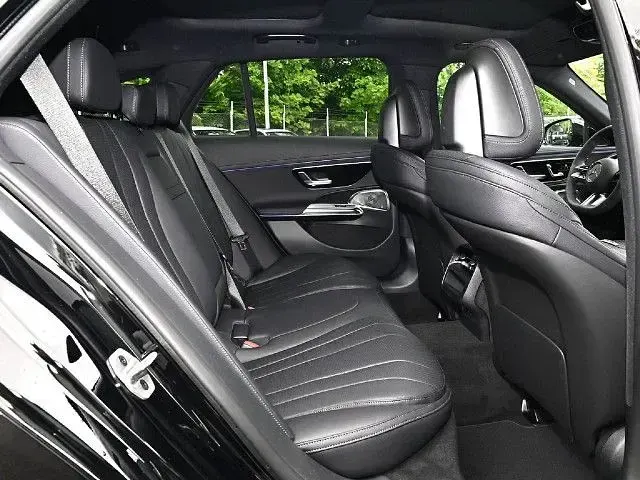 Gebraucht Mercedes E220 Advanced Plus 197 PS (144 kW) 2026 Schwarz Kombi