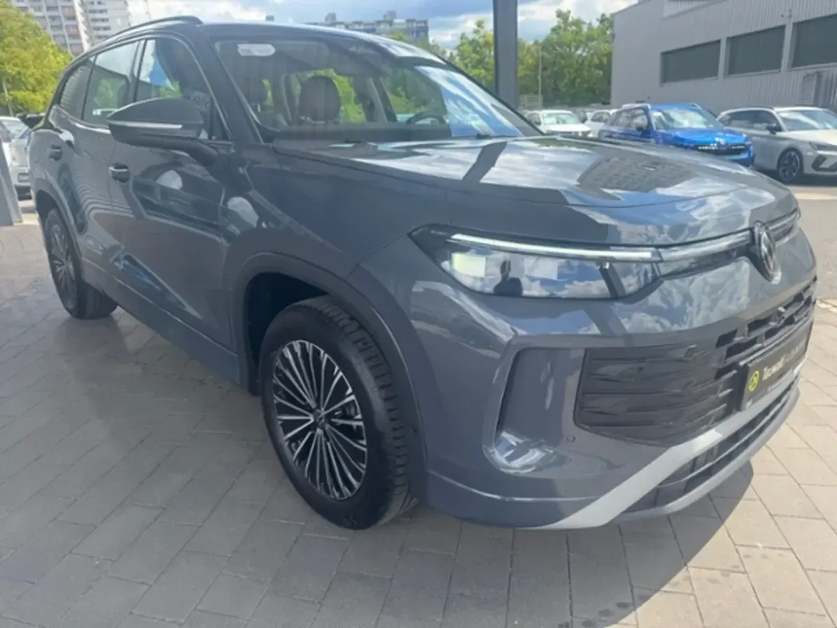 Gebraucht VW Tayron Life 150 PS (110 kW) 2025 Grau SUV