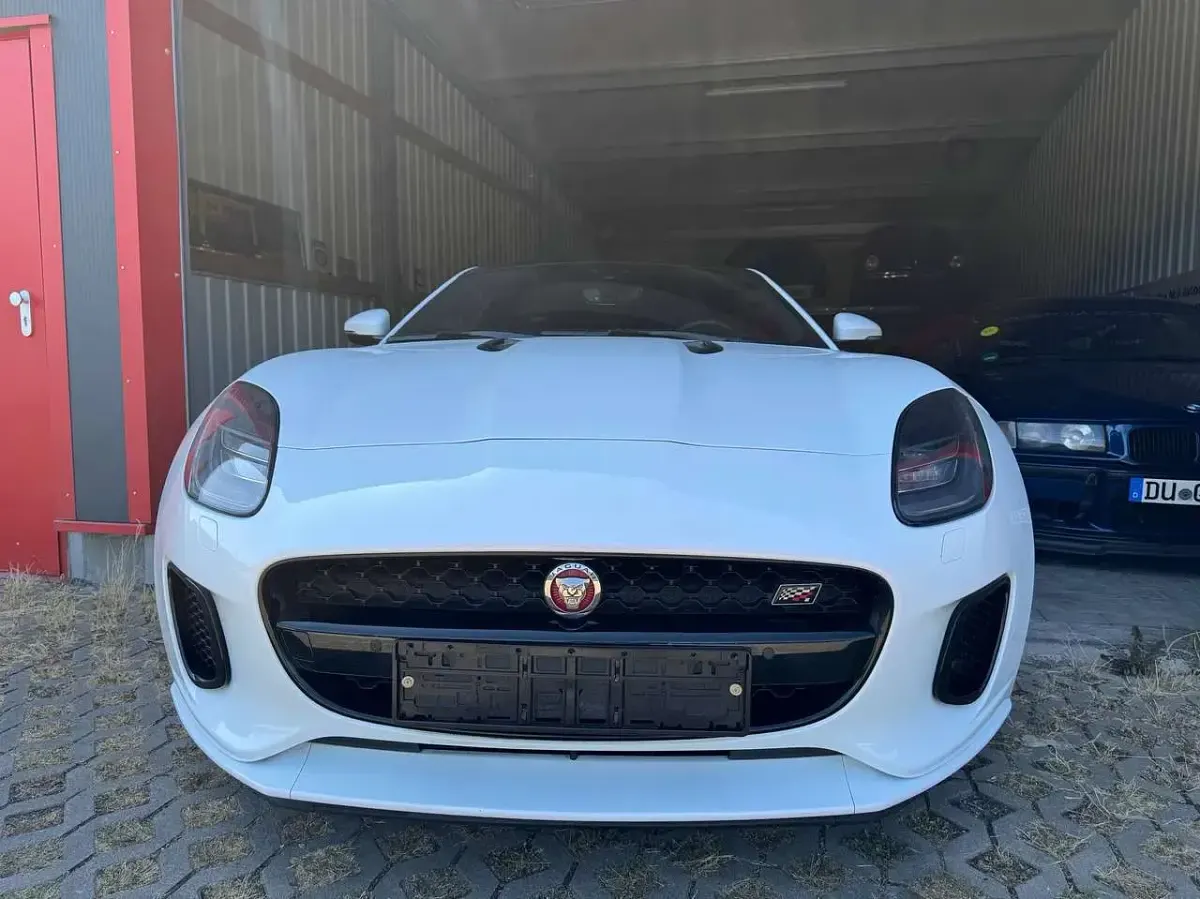 Gebraucht Jaguar F-Type Chequered Flag 300 PS (220 kW) 2019 Fuji white Coupé