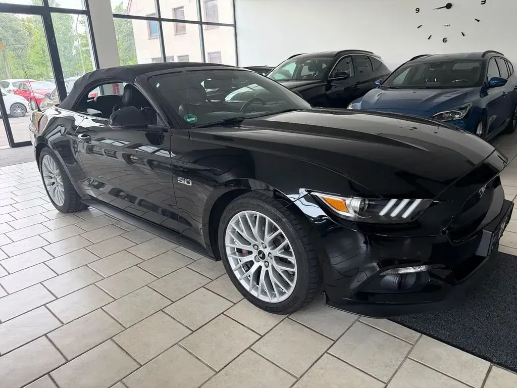 Gebraucht Ford Mustang GT Convertible 421 PS (309 kW) 2016 Schwarz Cabrio