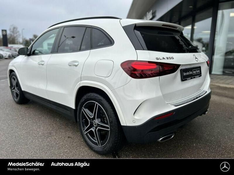 Gebraucht Mercedes GLA200 AMG 163 PS (119 kW) 2025 Unilack polarweiß SUV