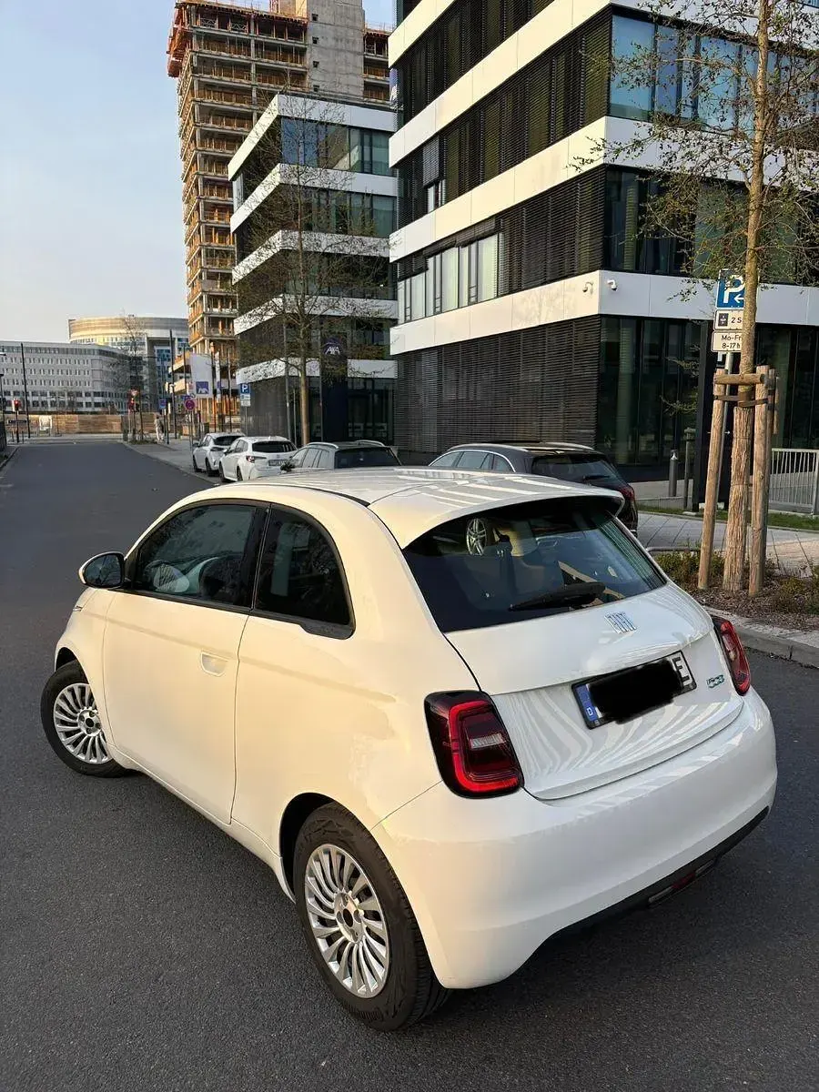 Gebraucht Fiat 500e 69 kW (95 PS) 2023 Weiß Limousine