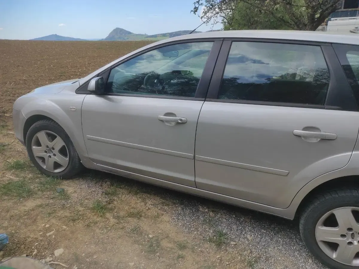 Gebraucht Ford Focus Ambiente 101 PS (74 kW) 2007 Silber Limousine
