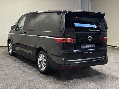 Gebraucht VW Multivan Style 150 PS (110 kW) 2024 Silber, Van