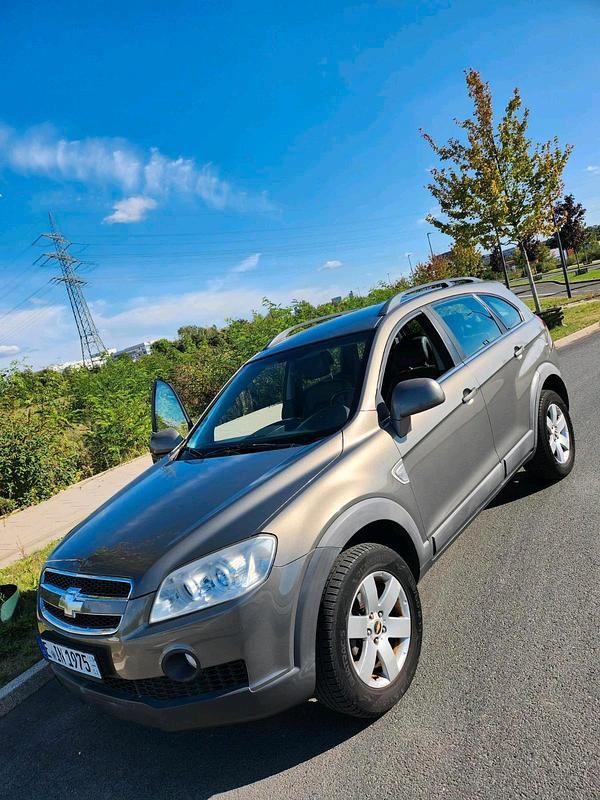 Grau Gebraucht 2008 Chevrolet Captiva SUV | 3.900 € (Fairer Preis) - Bild 1/4