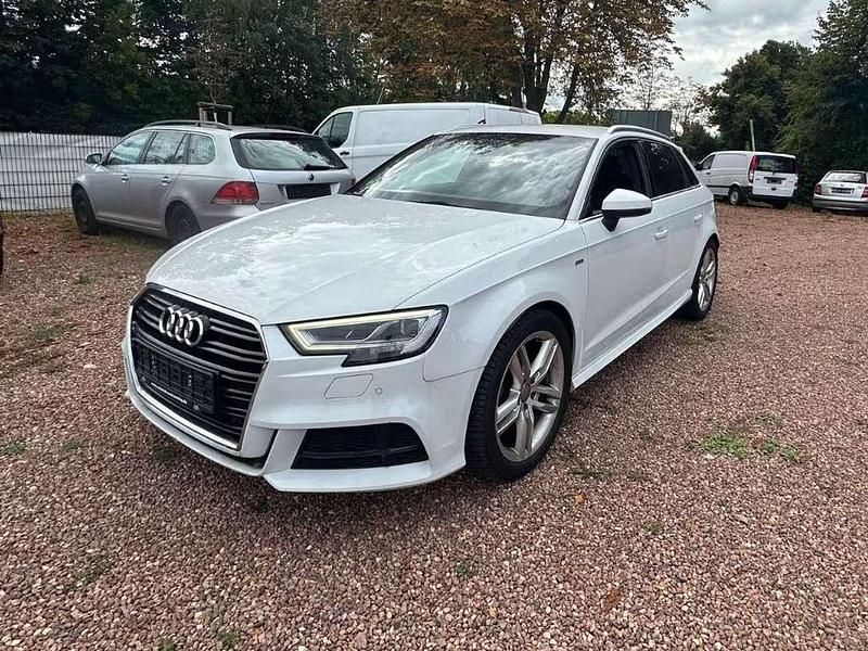 Gletscherweiß metallic Gebraucht 2016 Audi A3 Sportback S-Line Kleinwagen | 15.999 € (Fairer Preis) - Bild 1/4