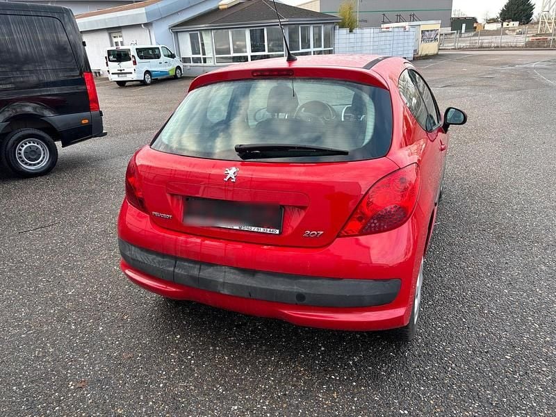 Gebraucht Peugeot 207 95 PS (69 kW) 2009 Rot Kleinwagen