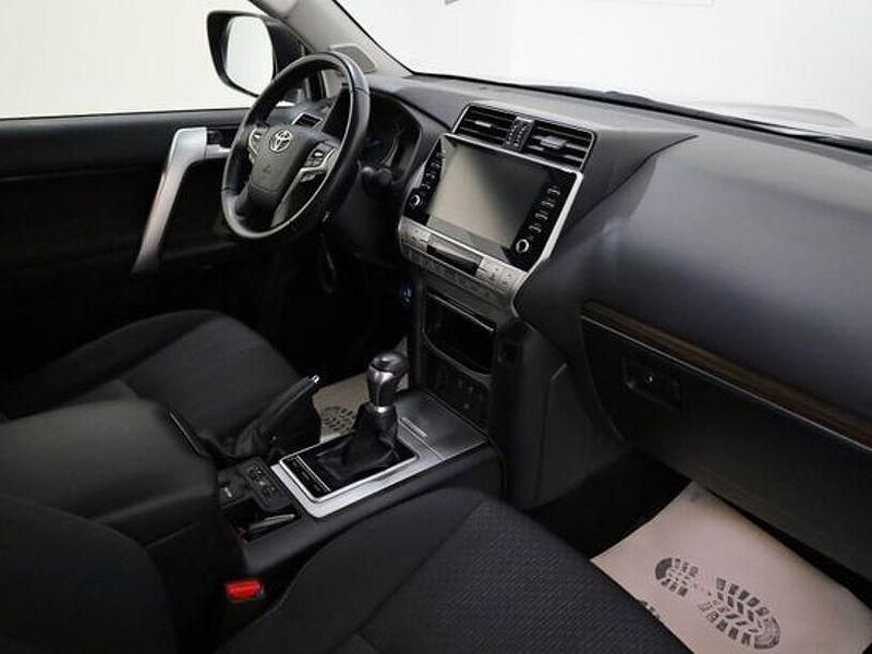 Gebraucht Toyota Land Cruiser Comfort 204 PS (150 kW) 2023 Grey metallic (metallic) SUV