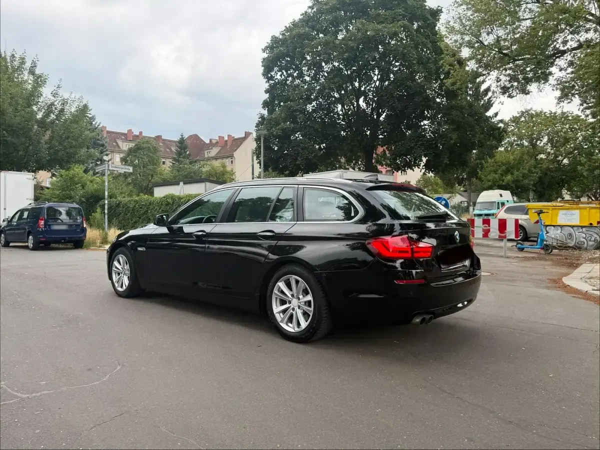 Gebraucht BMW 523 Luxury Line 204 PS (150 kW) 2011 Schwarz Limousine